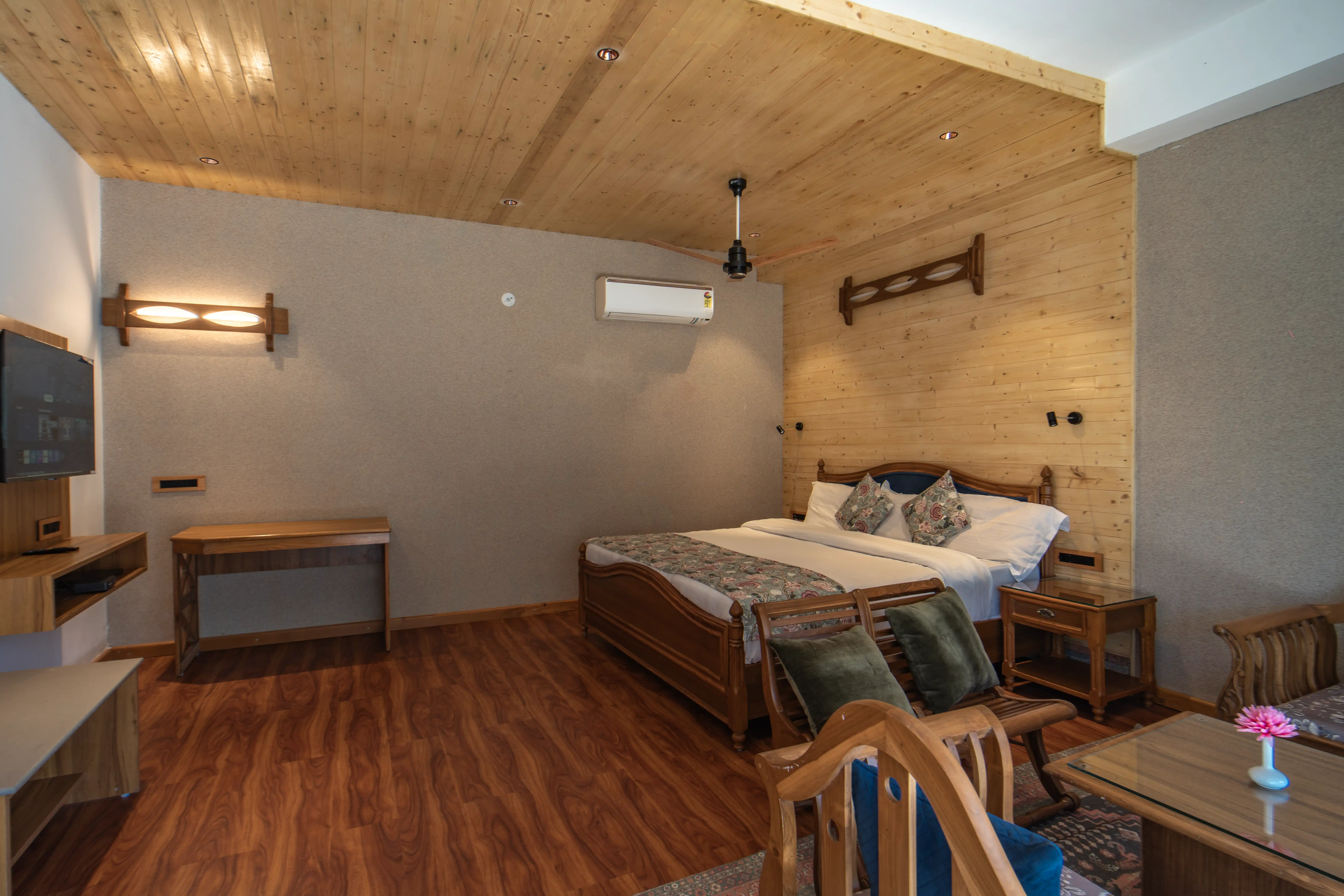 Lake View Premium Cottage on Ground Floor Neelesh Inn Bhimtal